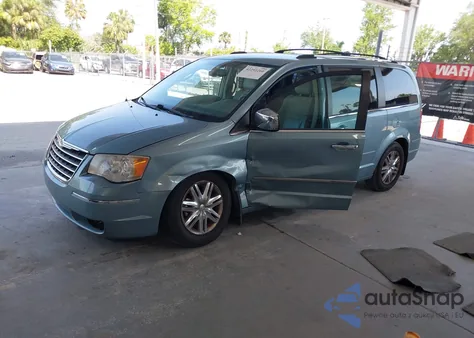 2010 Chrysler Town & Country New Limited z USA, uszkodzony, nr VIN 2A4RR7DX4AR451835